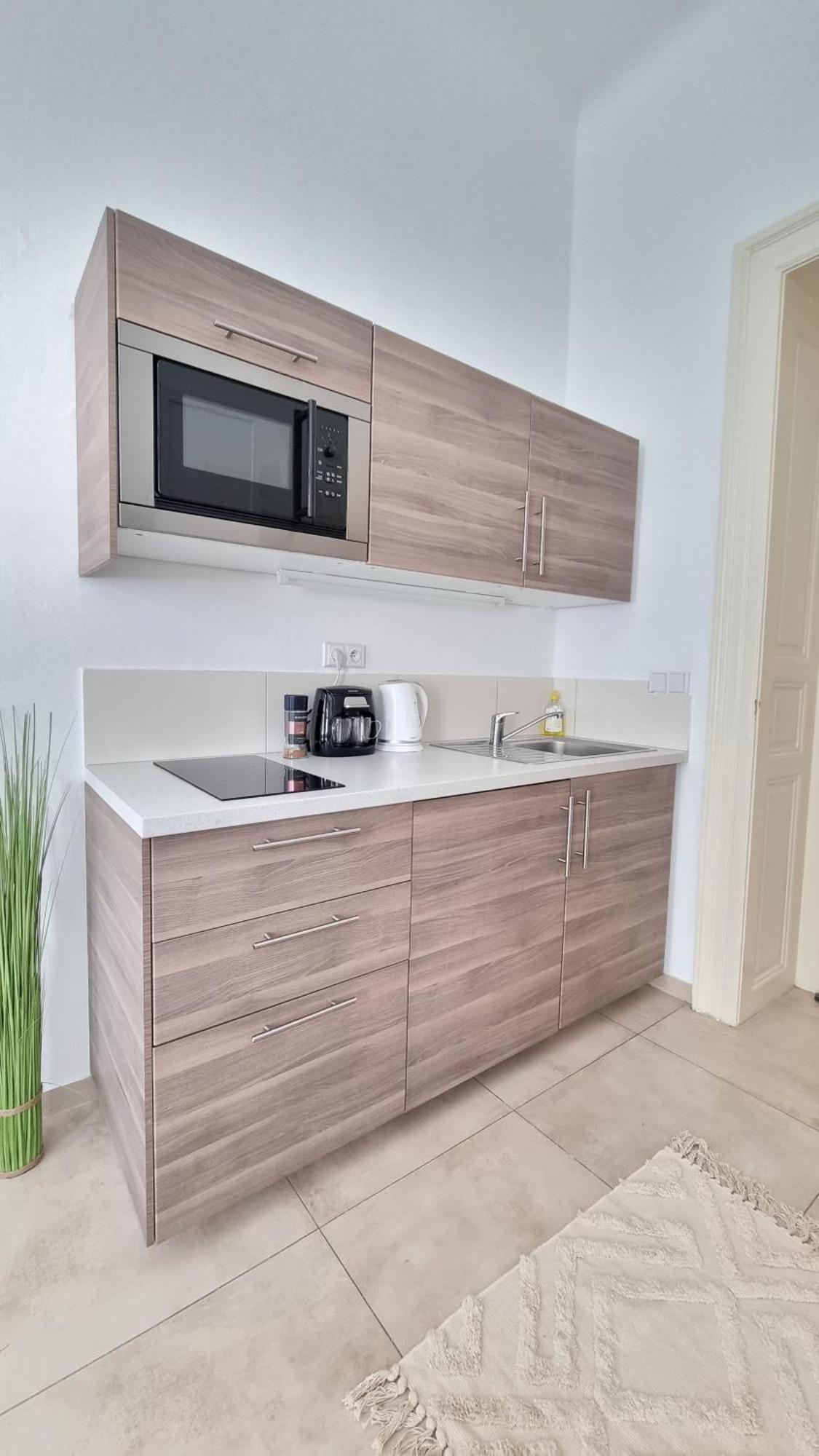 Finnem Rentals Tyrsova Прага Экстерьер фото