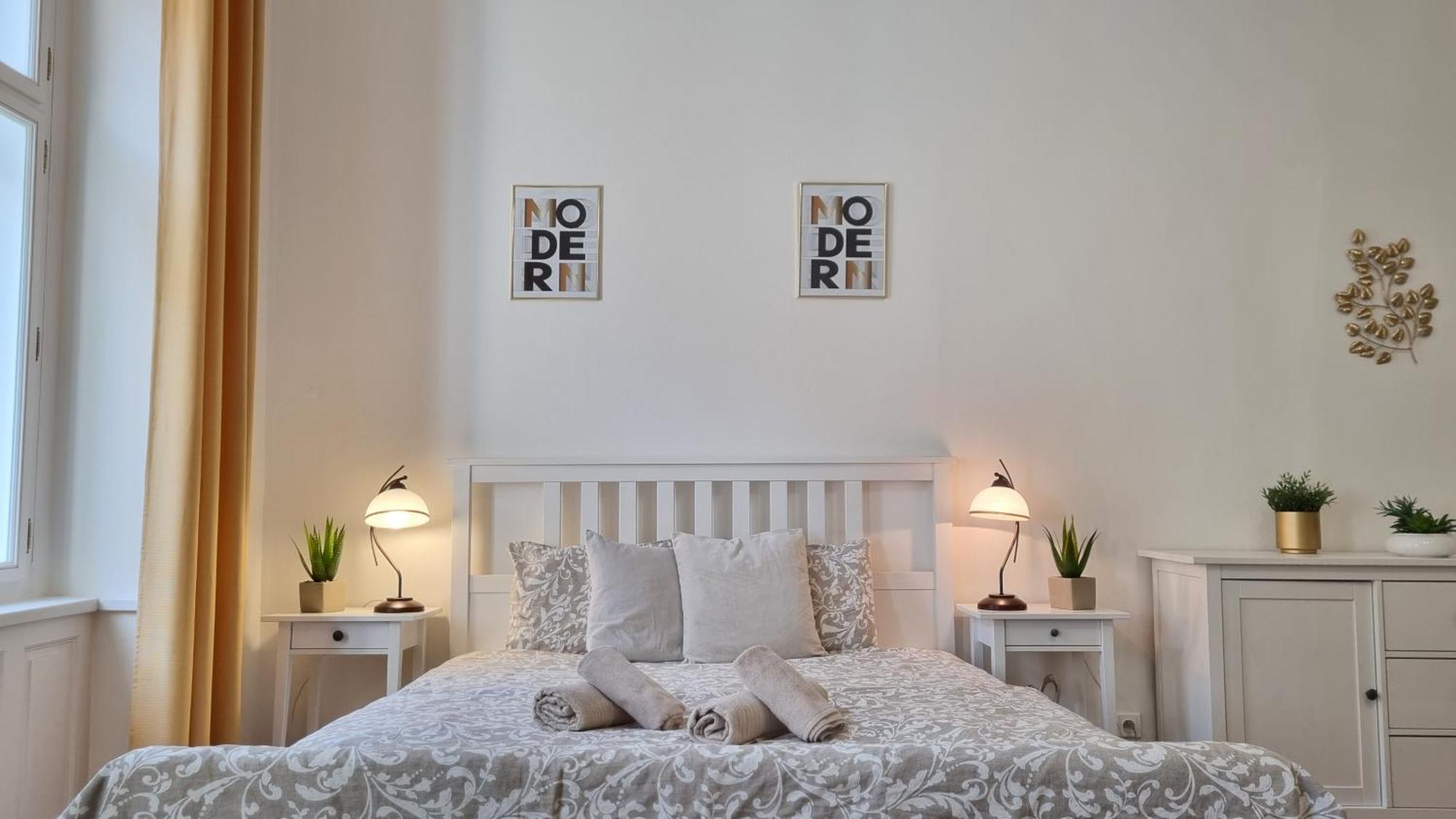 Finnem Rentals Tyrsova Прага Экстерьер фото