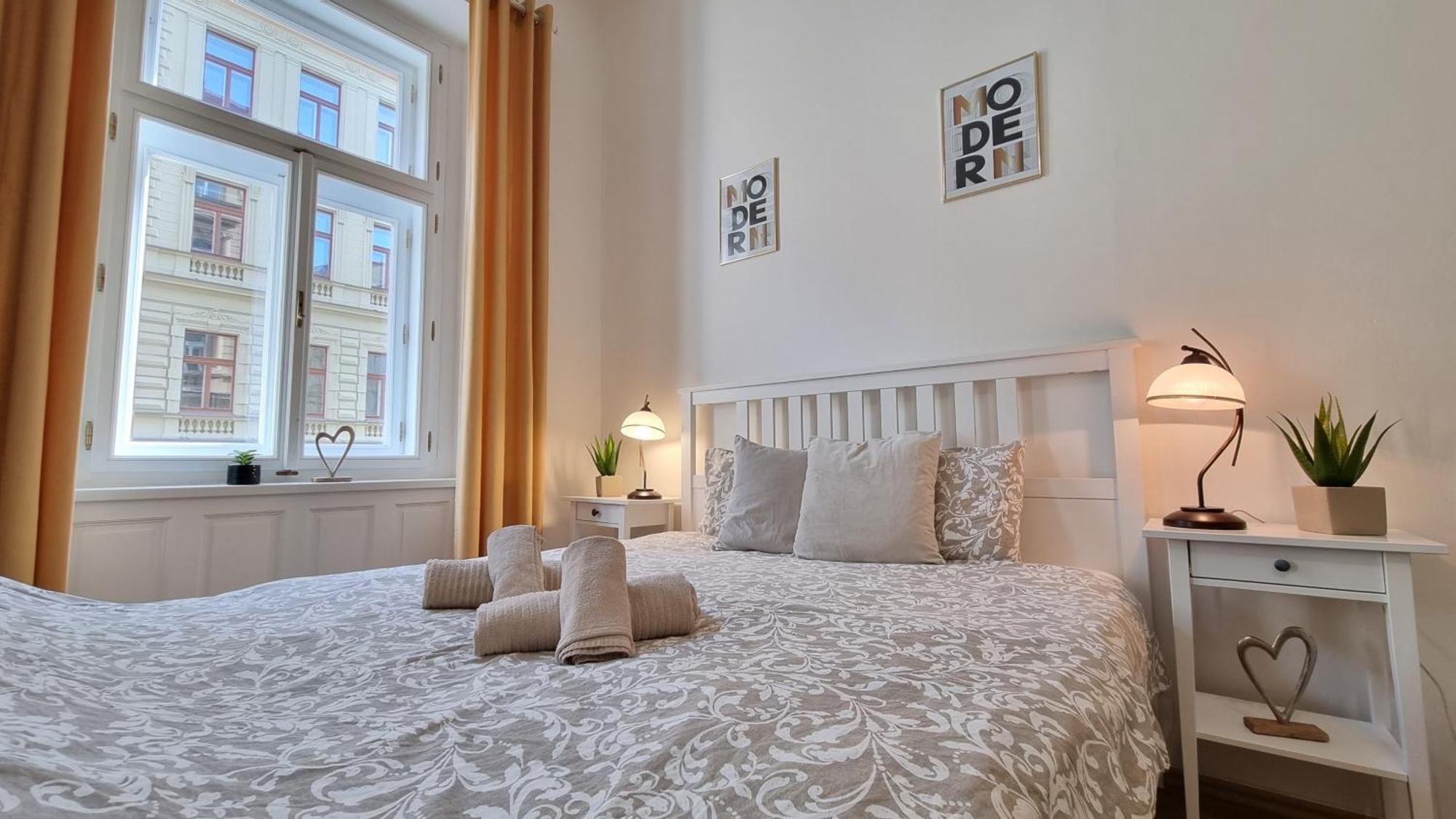 Finnem Rentals Tyrsova Прага Экстерьер фото